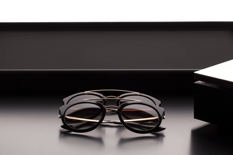 www.airport business.comLuxottica DFS Prada 2 88cf314476fe38cd10d1eeccb2a344a03623c531