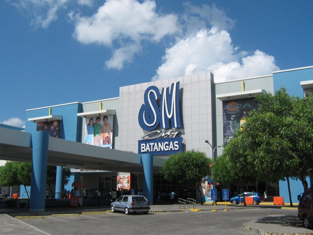 SM Aura launches online shopping service during lockdown