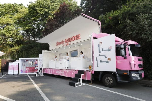 Makeupon pop up store Retail in Asia 3