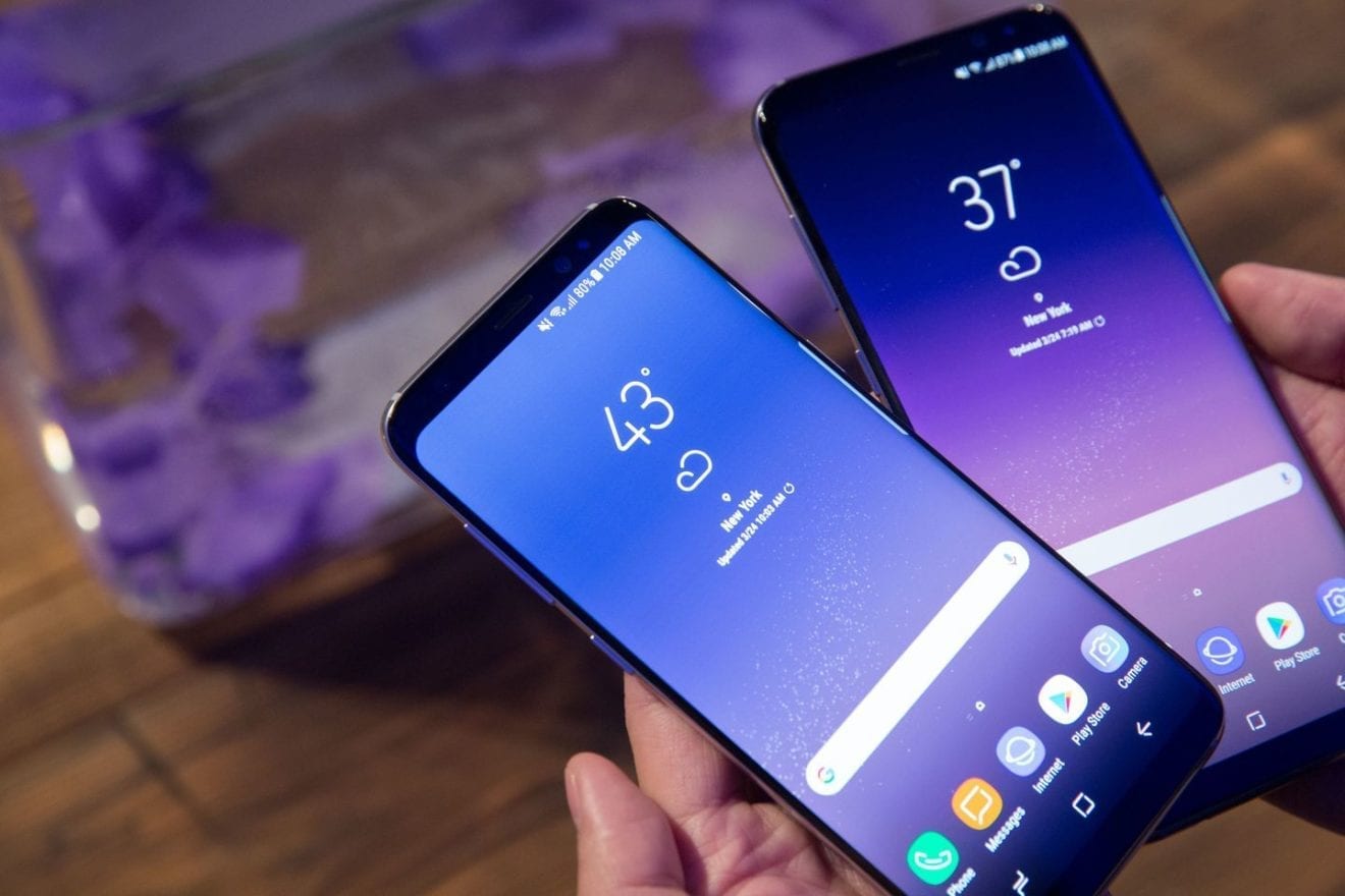 Samsung sets quarterly profit, revenue records