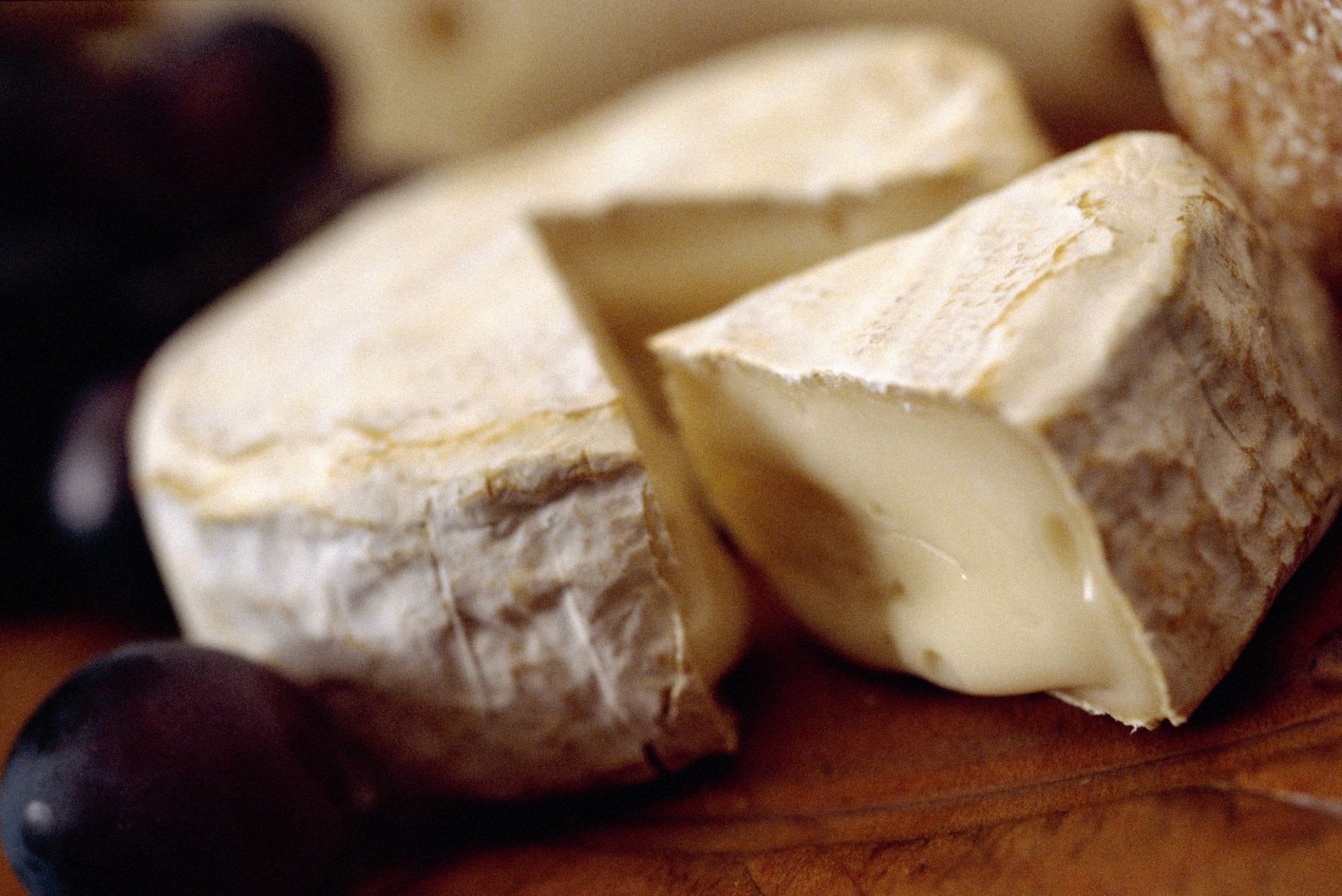 China lifts soft cheese ban