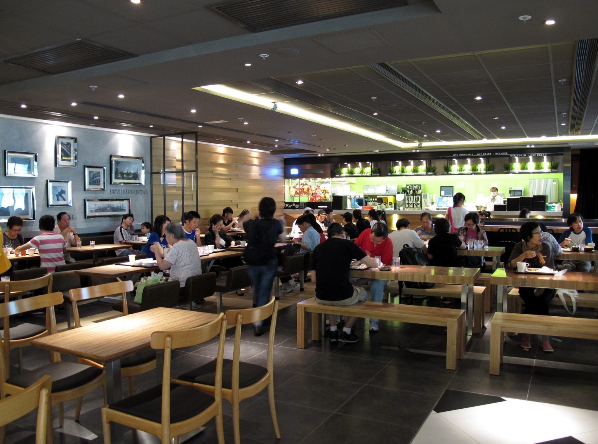 Cafe de Coral China closing east China stores
