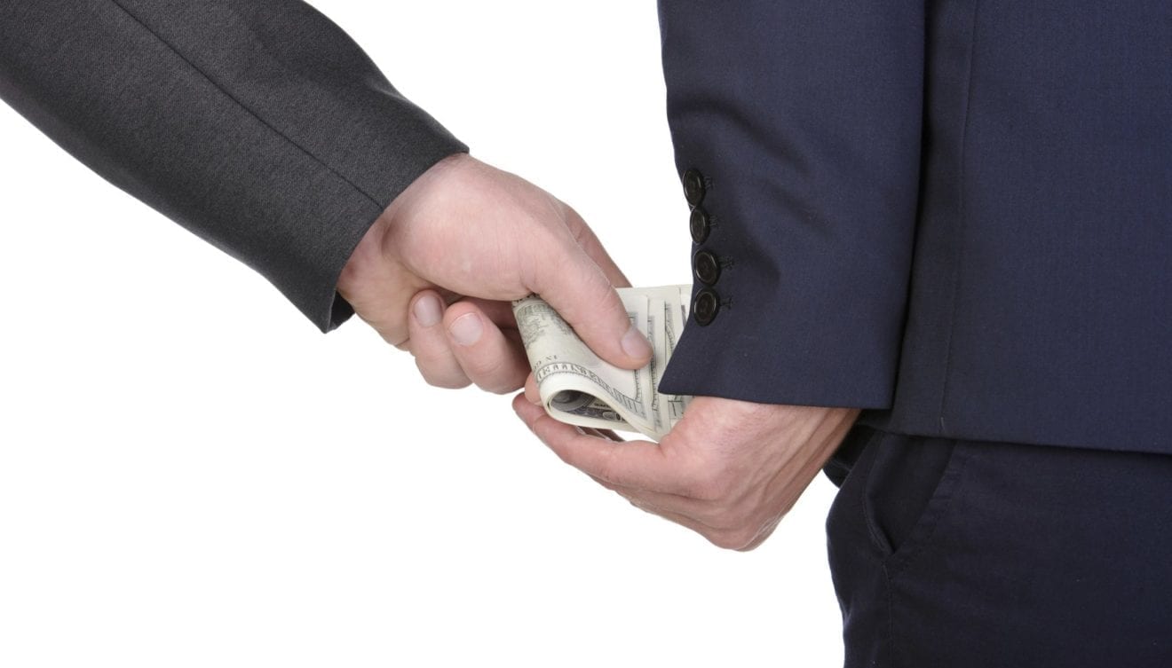 Vietnam’s corruption-prone public sector to receive 7 pct pay rise next year