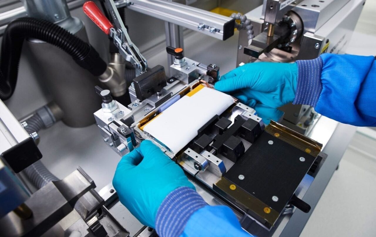 BMW to spend $237 million on battery cell center