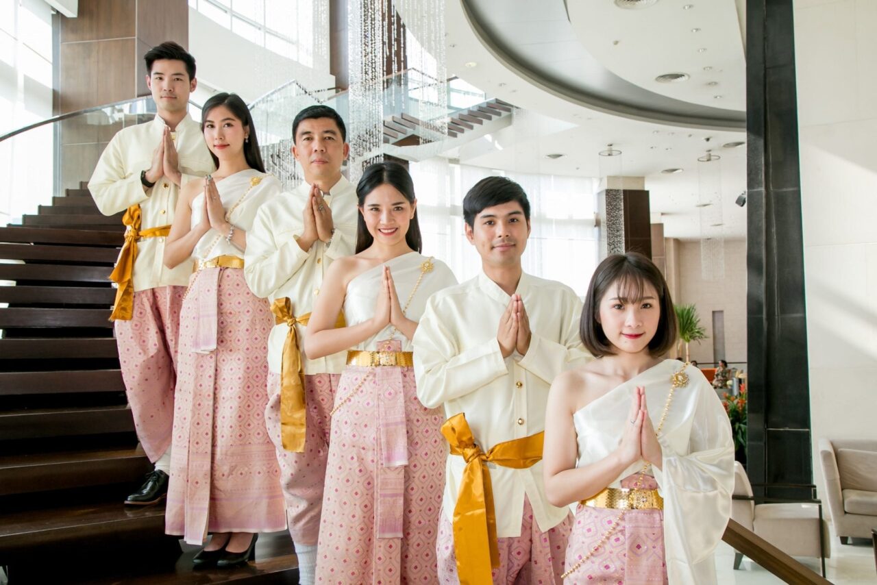 Centara Staffs in traditional costumes 1