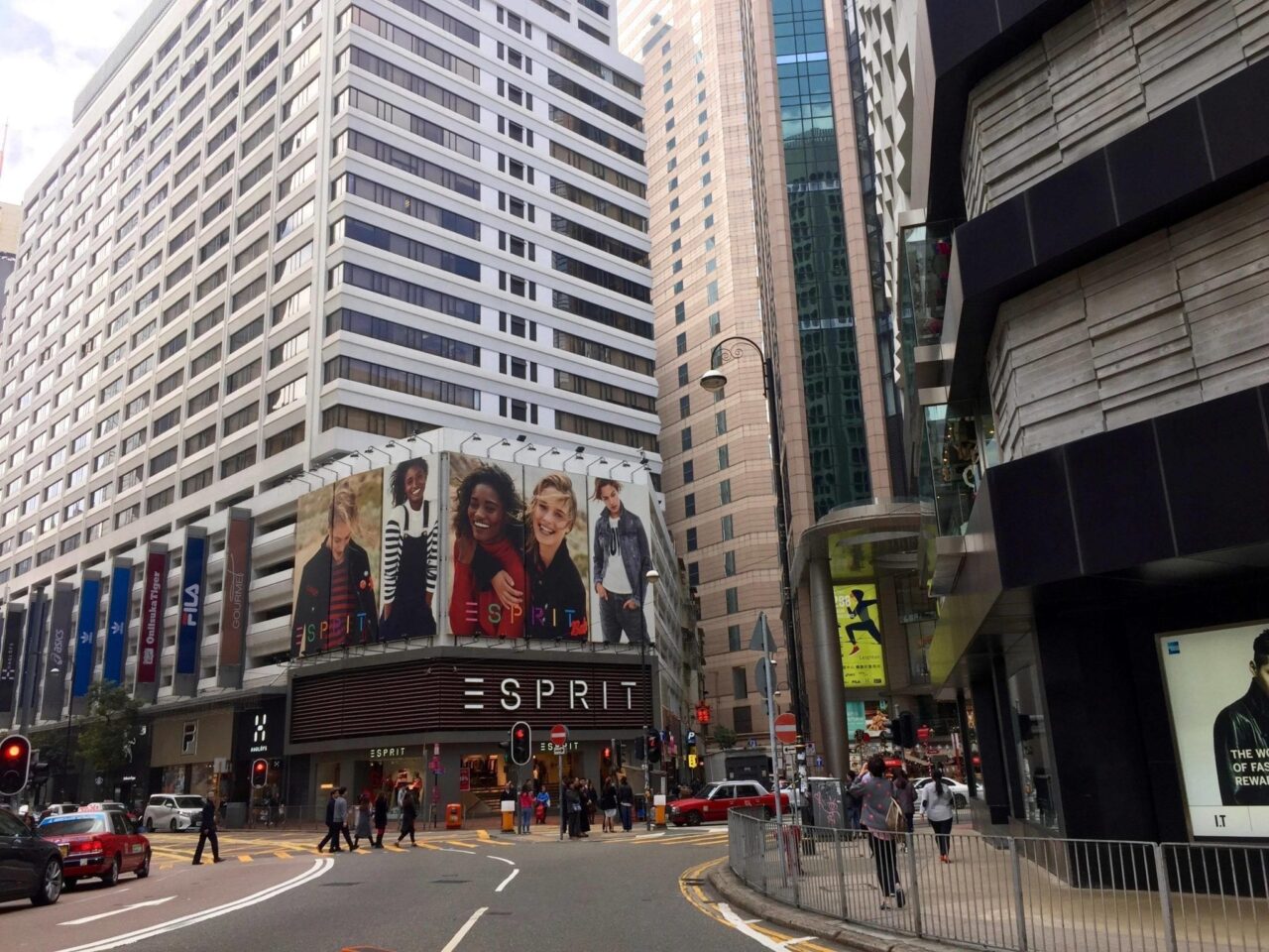 Hong Kong Causeway Bay wide frontage restaurant space for lease