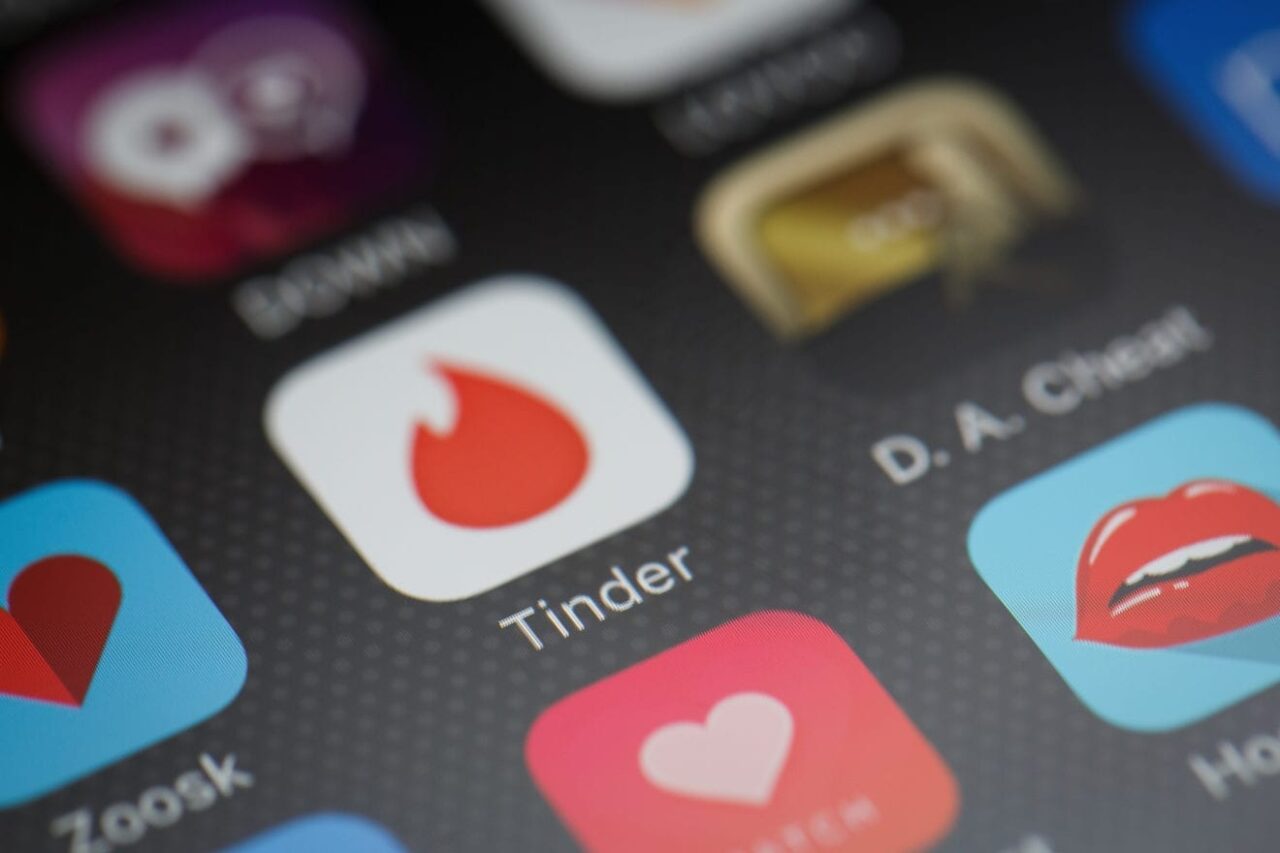 tinder reimburses user missed flight