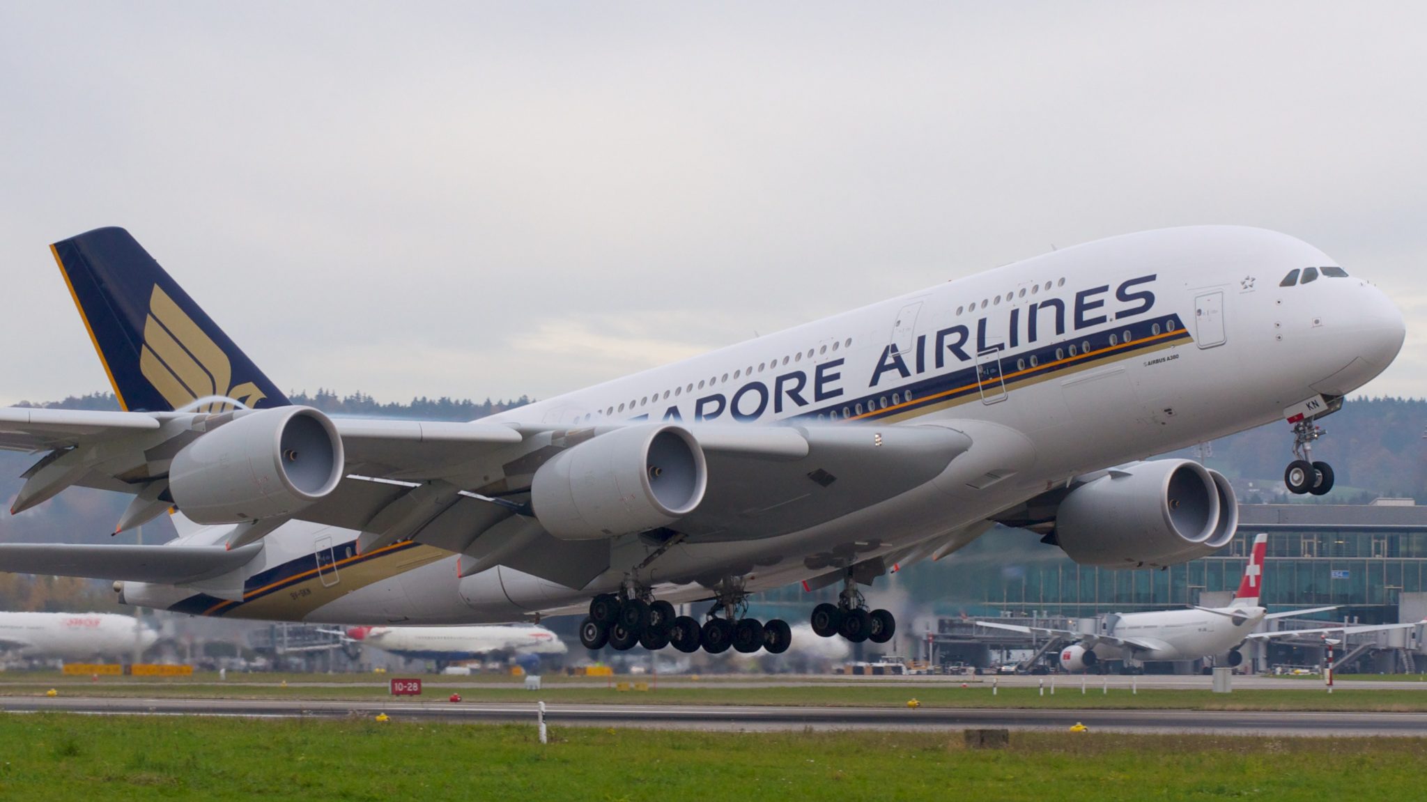 Singapore Airlines Postpones Next-Gen First-Class Seat Debut to 2027 Amid Industry Constraints