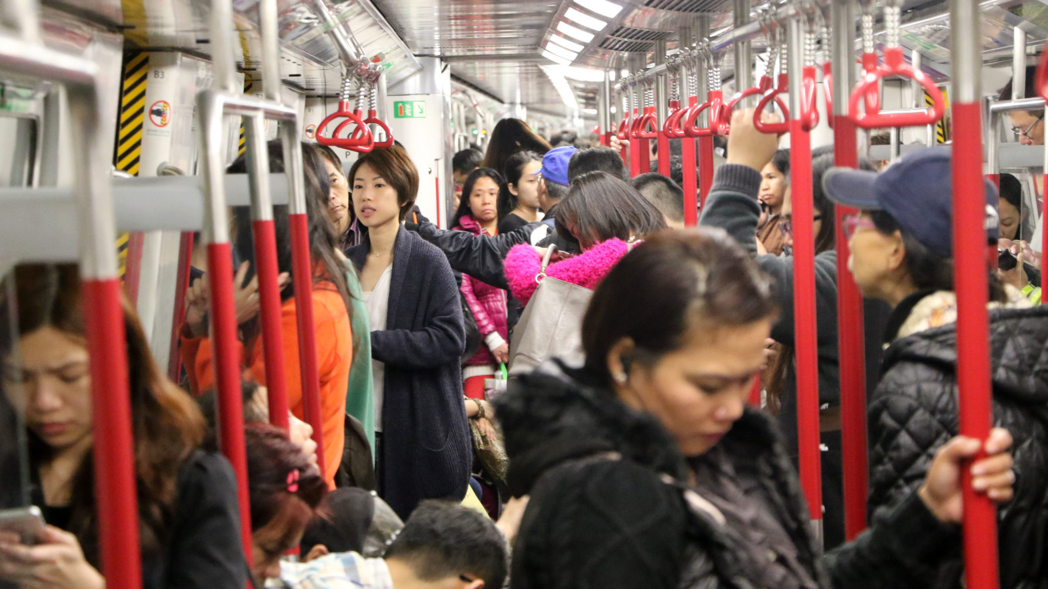 Expats Pay Packages Fall in Singapore, Hong Kong