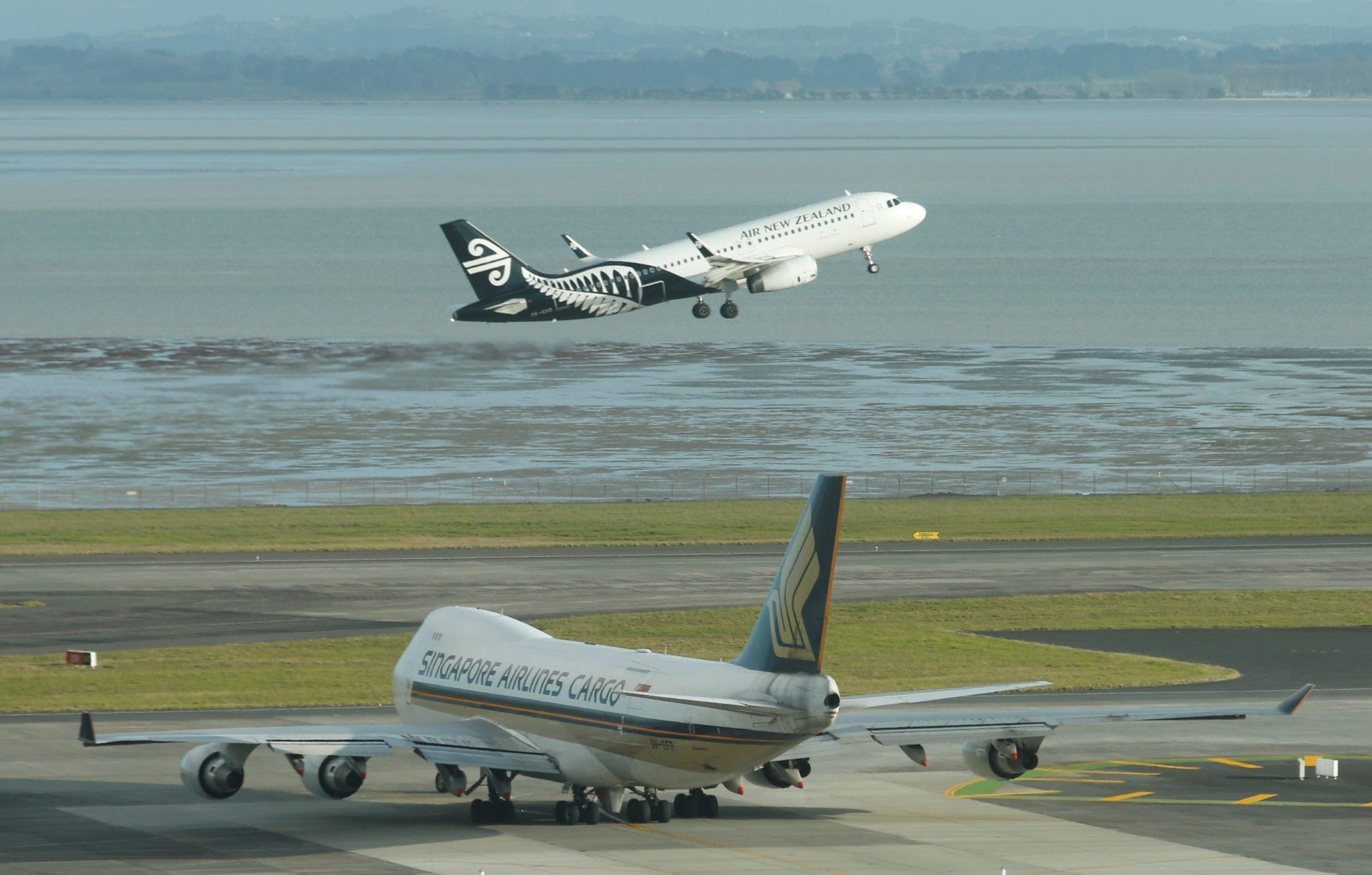 Singapore Airlines extends cargo handling contracts with WFS