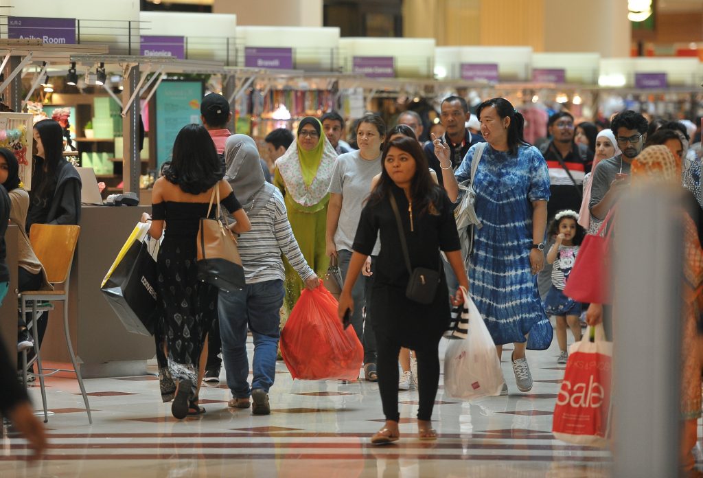 Young Malaysians Ensnared in Debt: The Rising Peril of ‘Buy Now, Pay Later’ Services