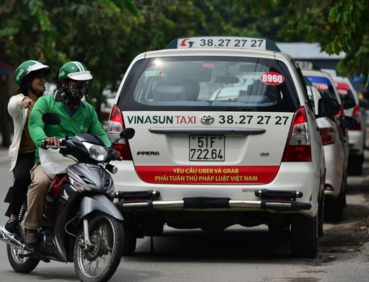 Grab, Vinasun to negotiate $1.8 million compensation dispute