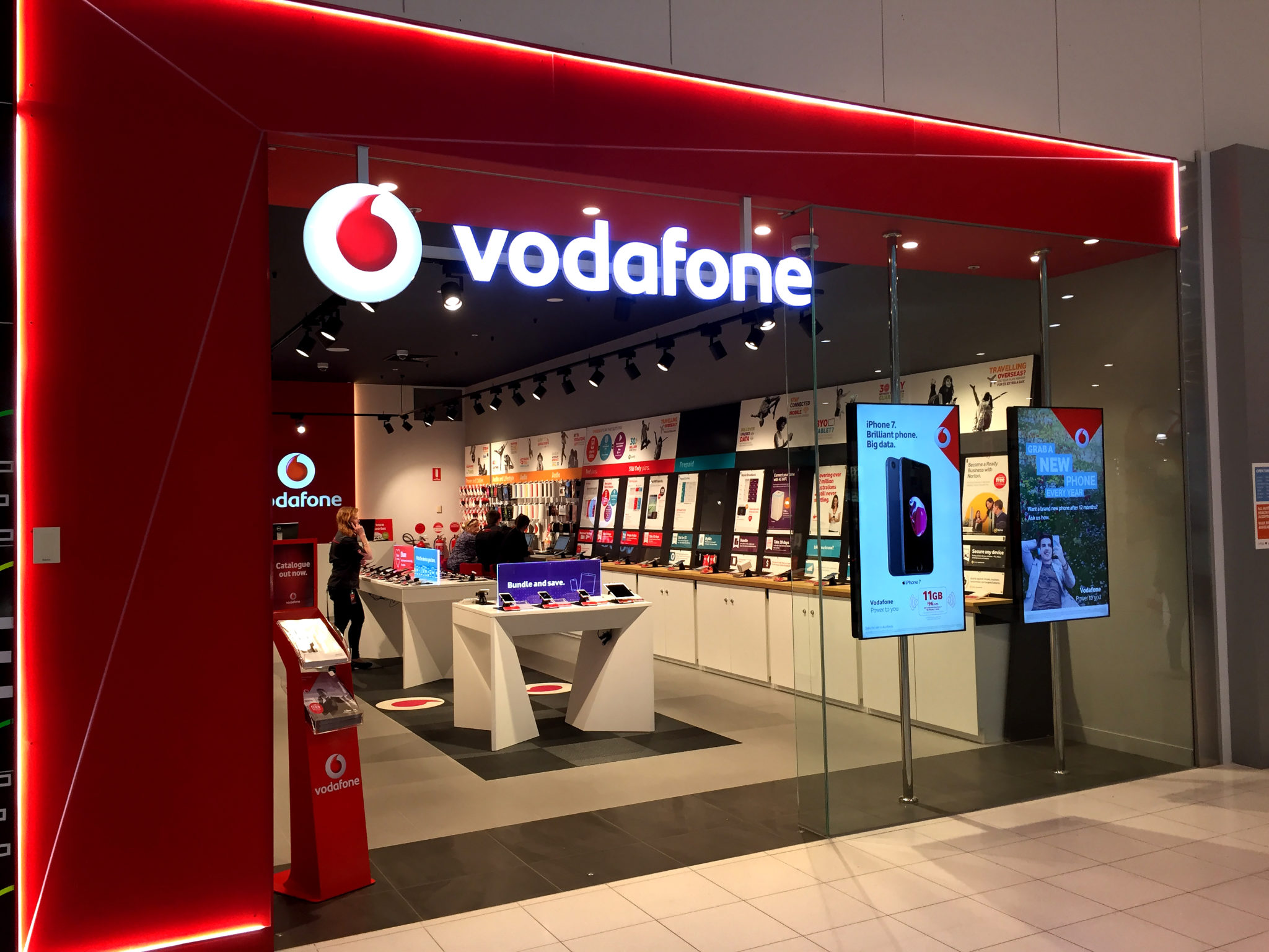 Australian telco undertakes crucial restructuring of senior management