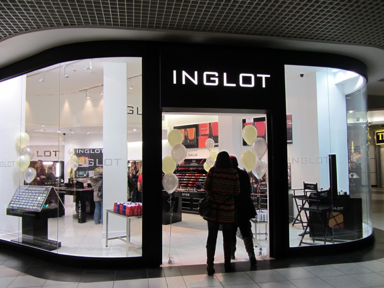 JLO’s capsule collection cosmetic range with Inglot now in India