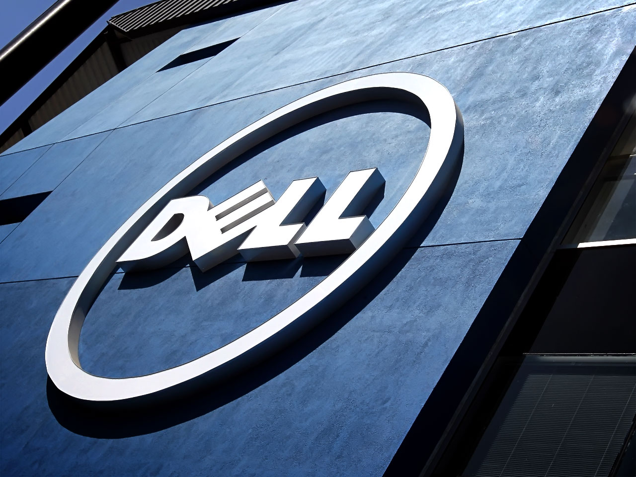 Dell becomes public company five years after buyout