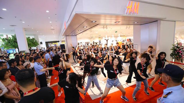 H&M Shifts Southeast Asia HQ to Kuala Lumpur, Triggers Job Cuts in Singapore