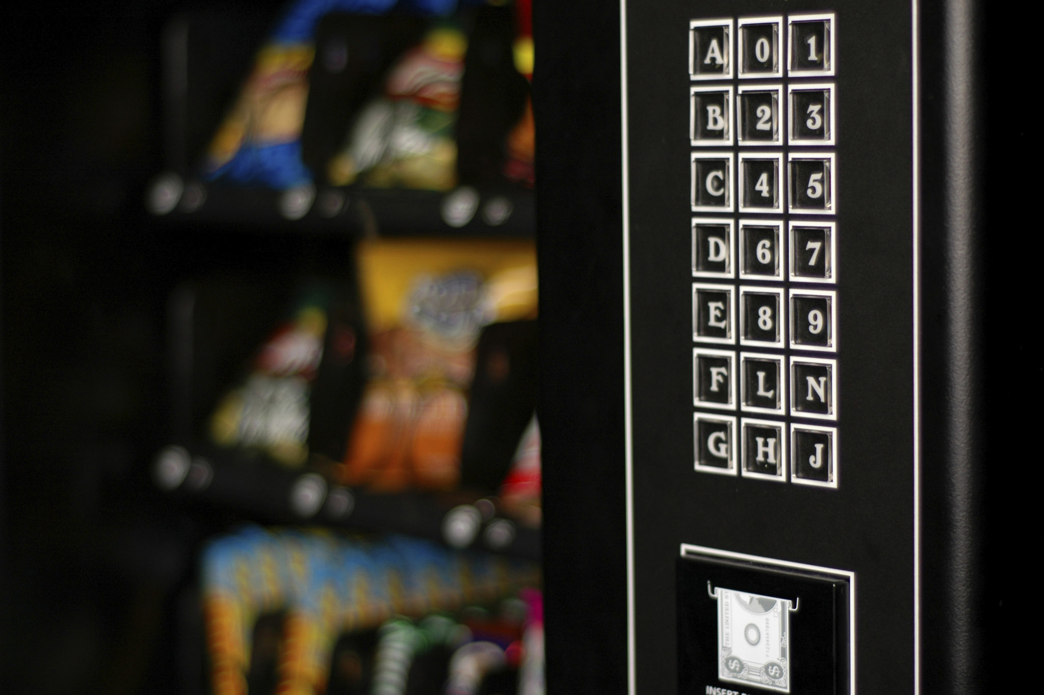 Smart vending machine sells a lot in China, Japan