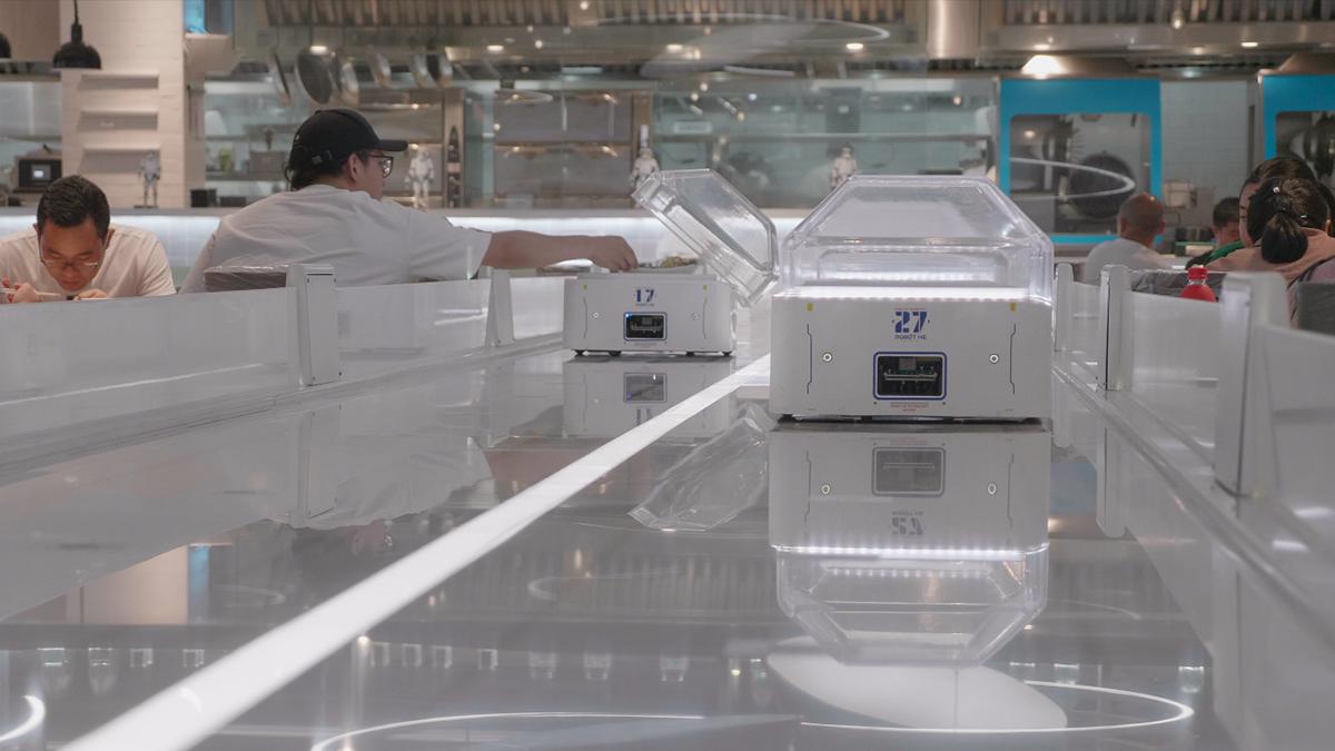 Robots replace waiters in Alibaba diners