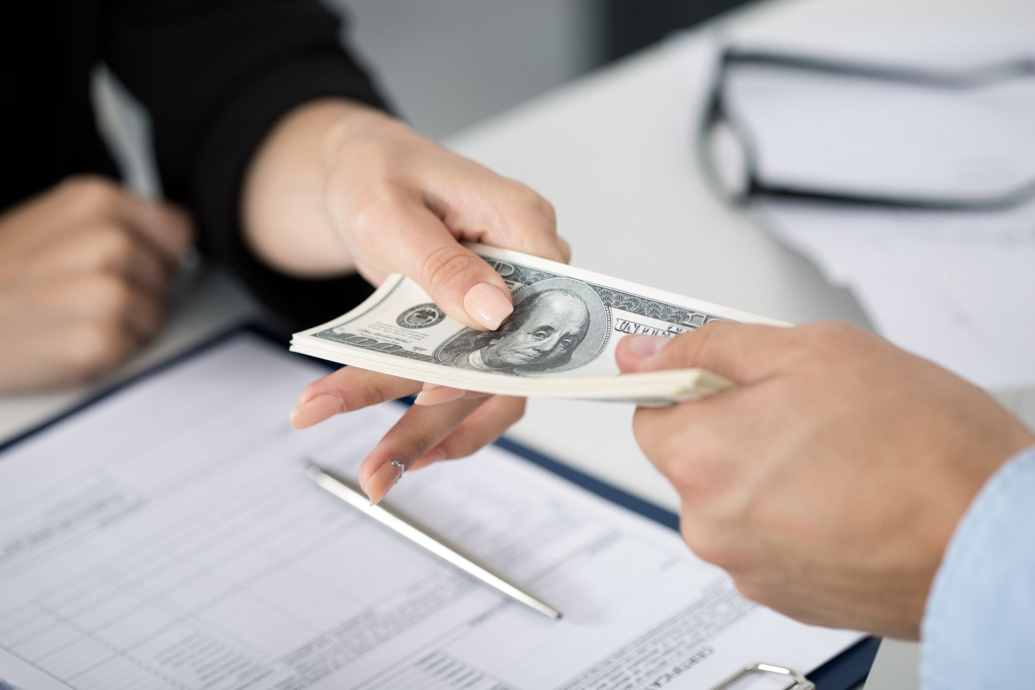 7 Ways to Negotiate Personal Loan Interest Rate in the UAE
