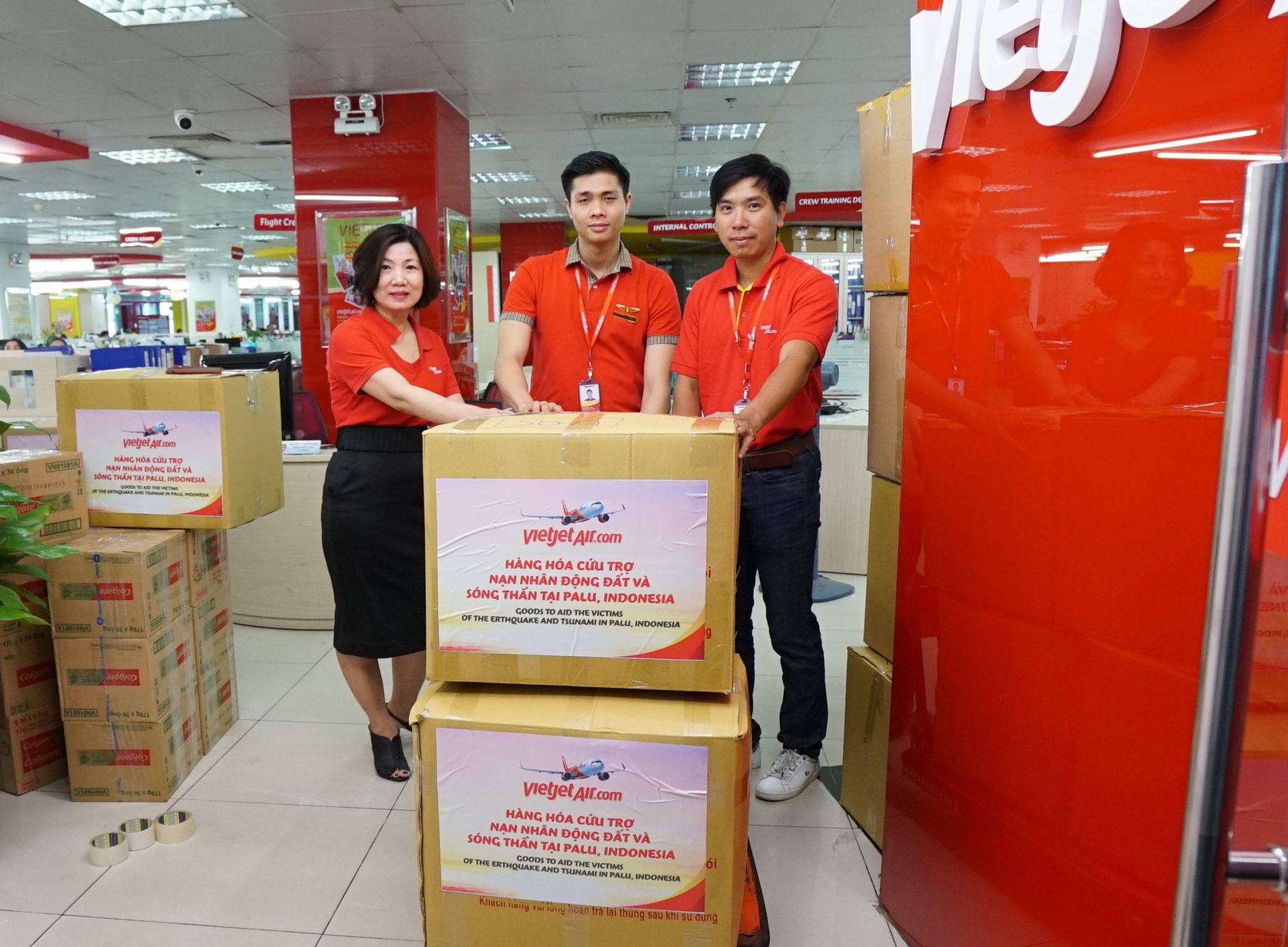 Vietjet Sends Aid to Earthquake and Tsunami Victims in Indonesia