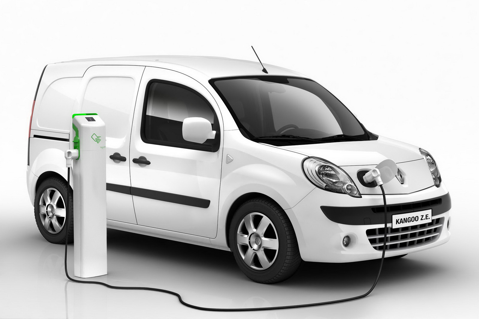 Oslo Becomes The First City In The World To Get Wireless Charging Systems For EVs