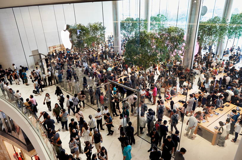 Apple China reopens stores slowly