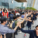 Apple Iconsiam opens in Bangkok customers gather on roof terrace 11112018 big.jpg.large
