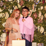 HK KOLs Faye Tsui and Declan Chan pose in front of the Jo Malone London Christmas Tree 600x400