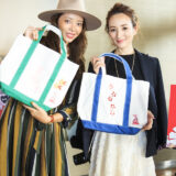Japanese KOLs pose with their personalized tote bags from Foxys masterclass