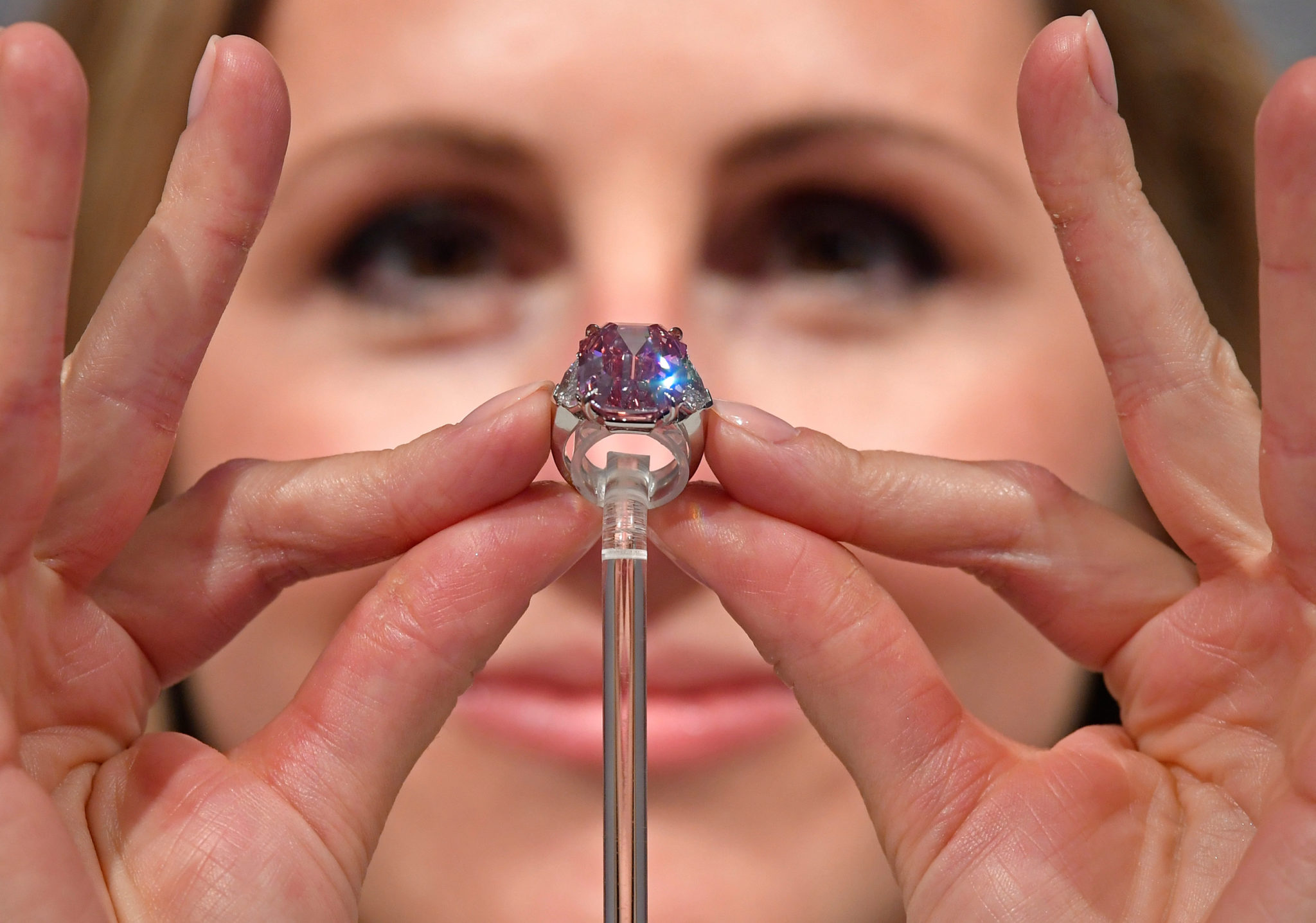 “Pink Legacy” diamond is sold at 50 million USD