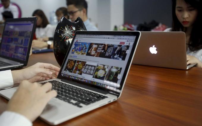 startup worker laptop