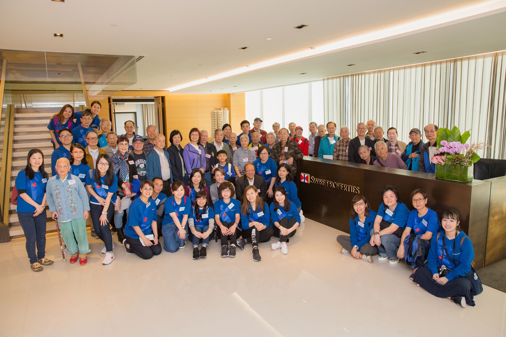 Swire Properties’ community ambassadors visit Taikoo Dockyard retirees in HK
