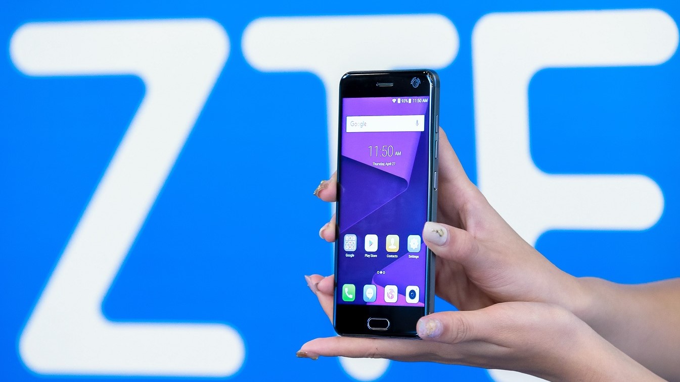 ZTE swings back to black in Q1