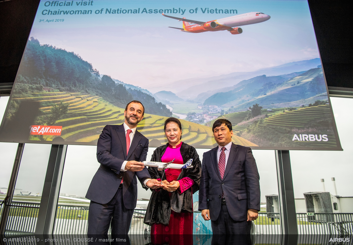 Chairwoman of the Vietnamese National Assembly joins Vietjet at the ceremony in Toulouse