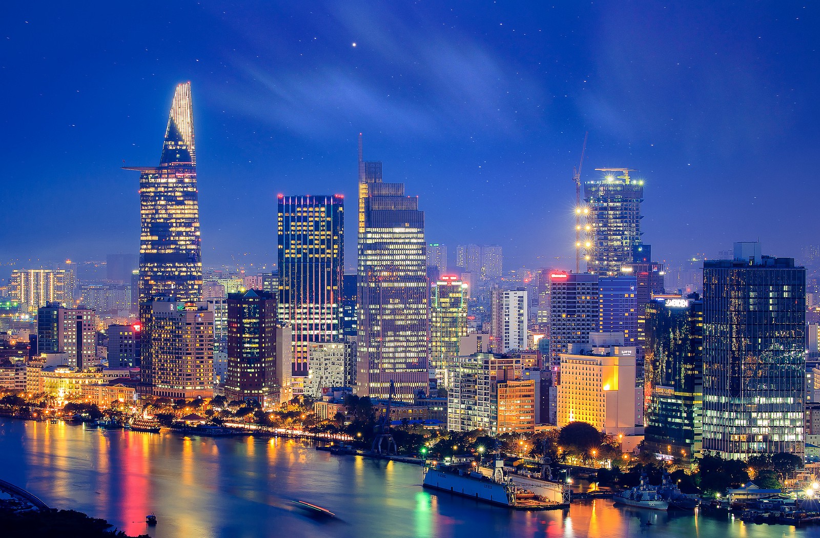 Vietnam Plans Ambitious Financial Hub Connecting Two Major Cities