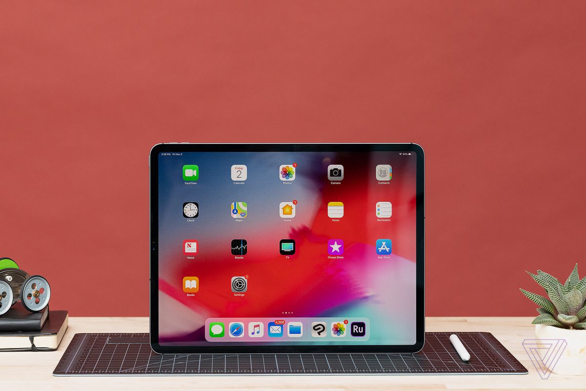 iMovie for iOS now has a green screen feature