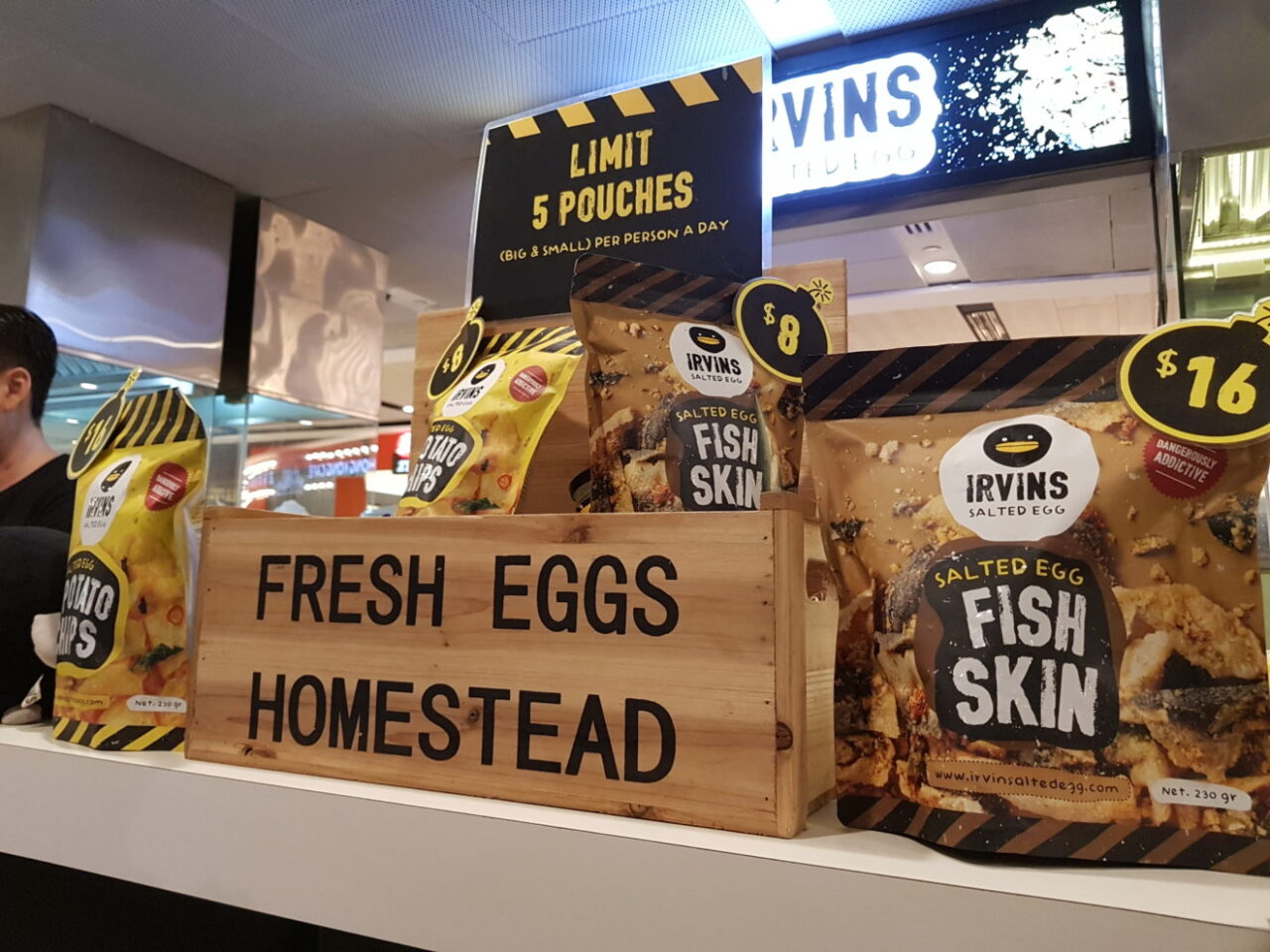 Irvins Salted Egg opens store at The Venetian Macao
