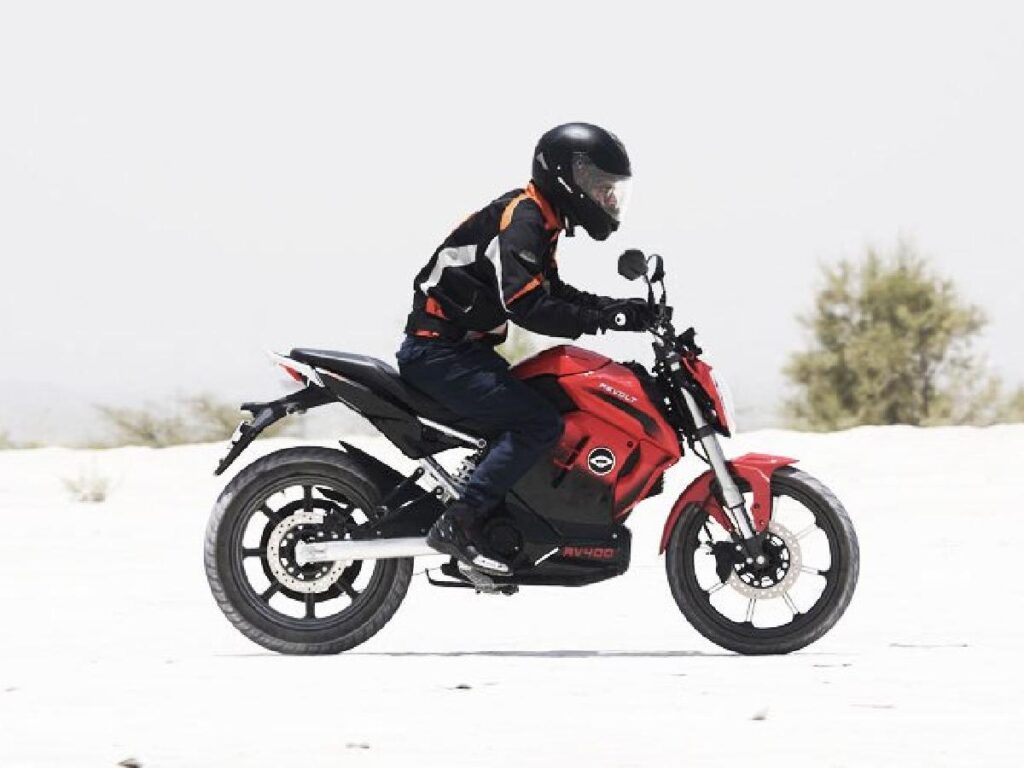Revolt RV 400 