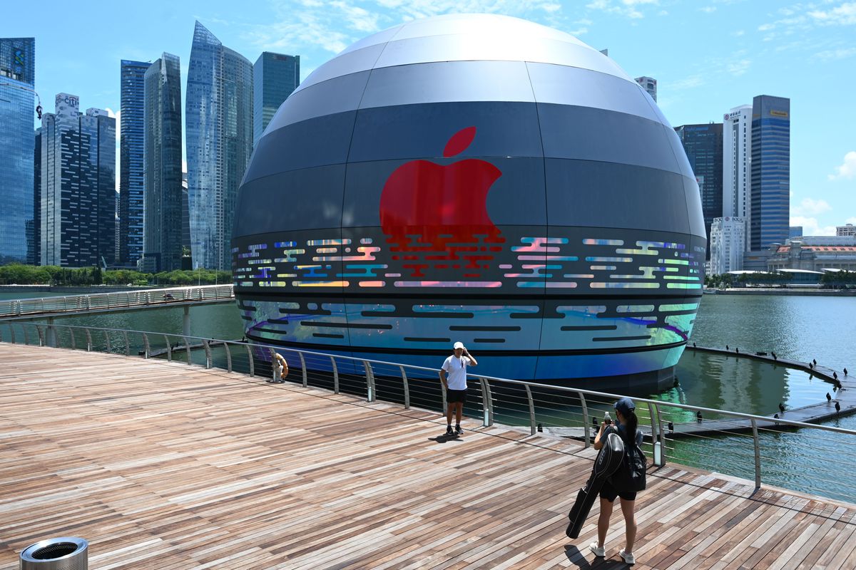 Apple Singapore’s floating store opens this week