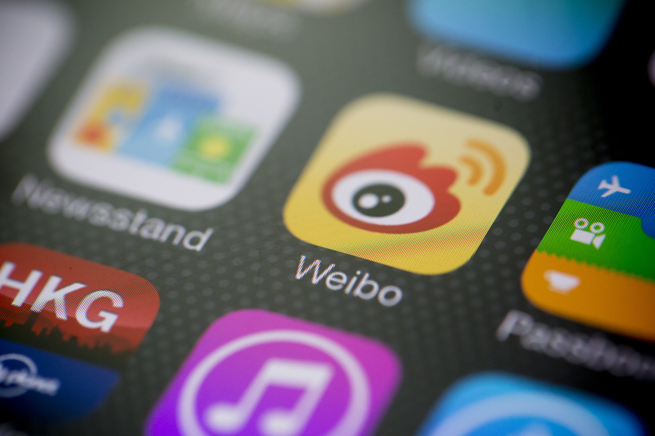 Chinese social media Weibo closes 7% lower in Hong Kong debut