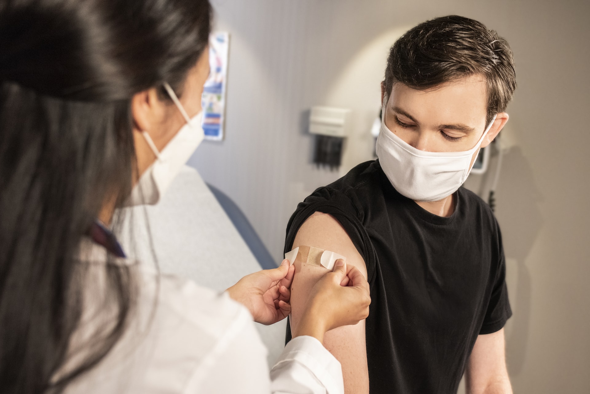 Should we keep our mask on after getting vaccinated?