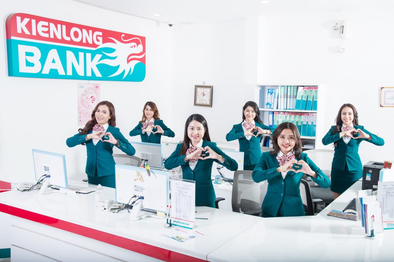 6. kienlongbank nhan giai thuong ngan hang tieu bieu vi cong dong 2020