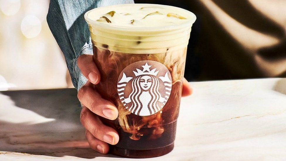 128704935 20230221 starbucks oleato golden cold foam handoff 1