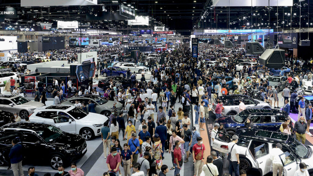 Vietnam’s Auto Market Zooms Ahead: 24% Sales Growth in October Fueled by Promotions & EV Surge