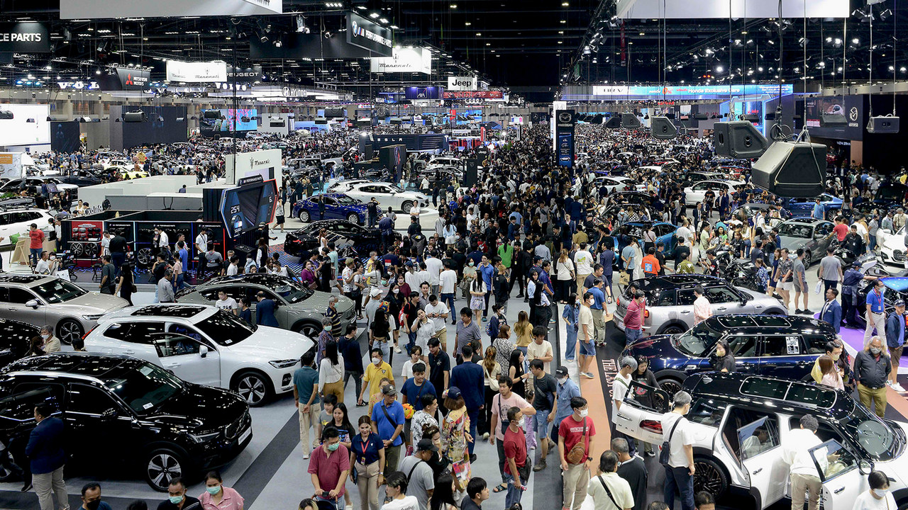 Vietnam’s Auto Market Zooms Ahead: 24% Sales Growth in October Fueled by Promotions & EV Surge