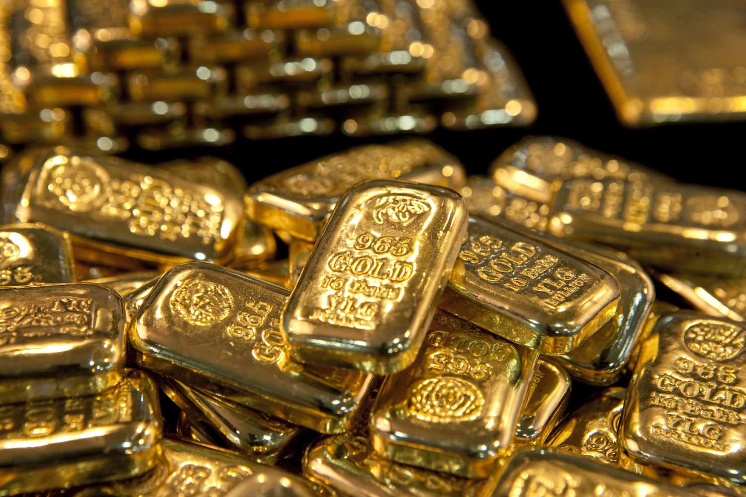 Vietnam’s Gold Market Dips Amid Global Uncertainty: A Look into the Future of Precious Metal Prices