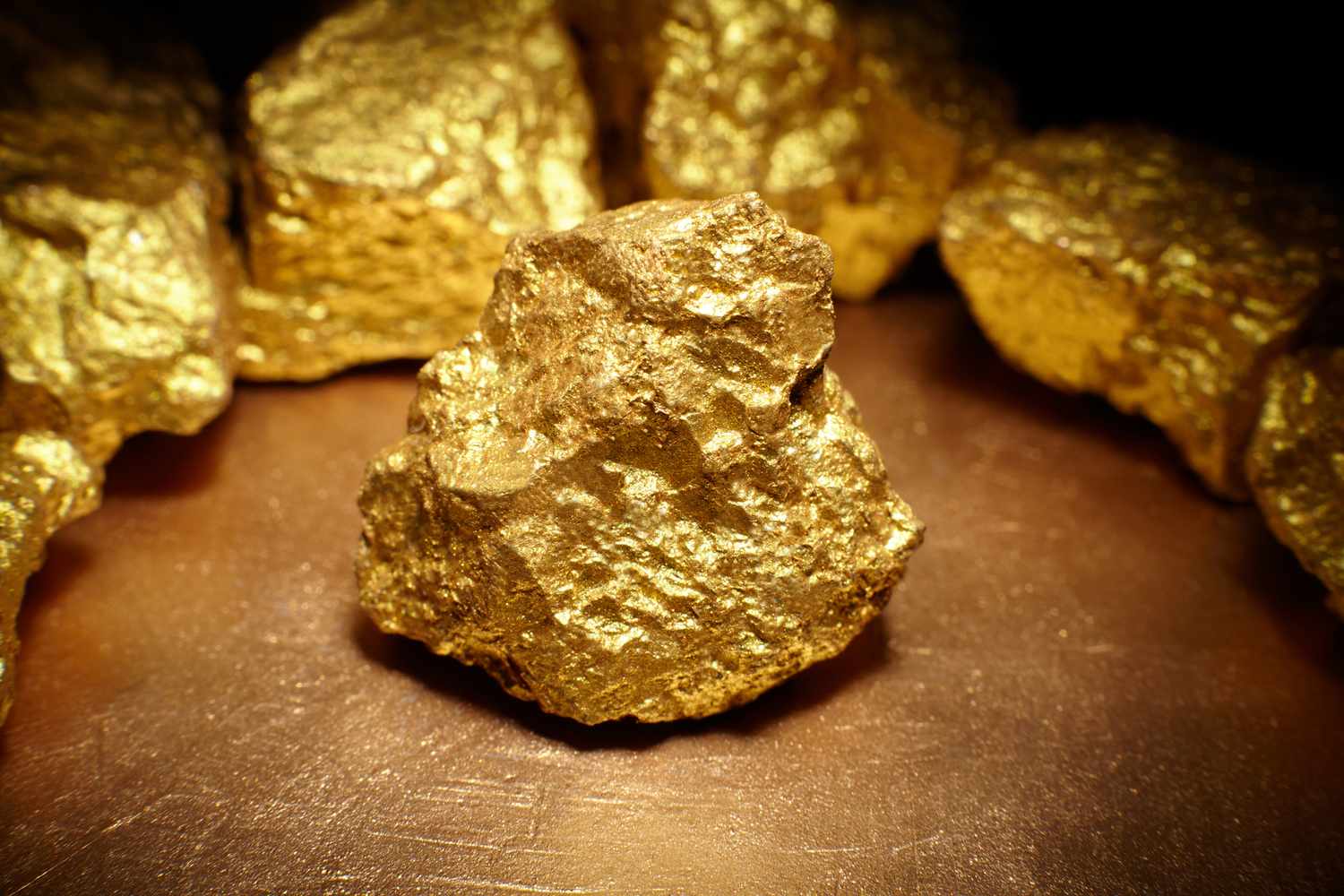 Gold Prices Plunge to 6-Week Low Amid Rising Oil Prices and Anticipated Federal Rate Hikes