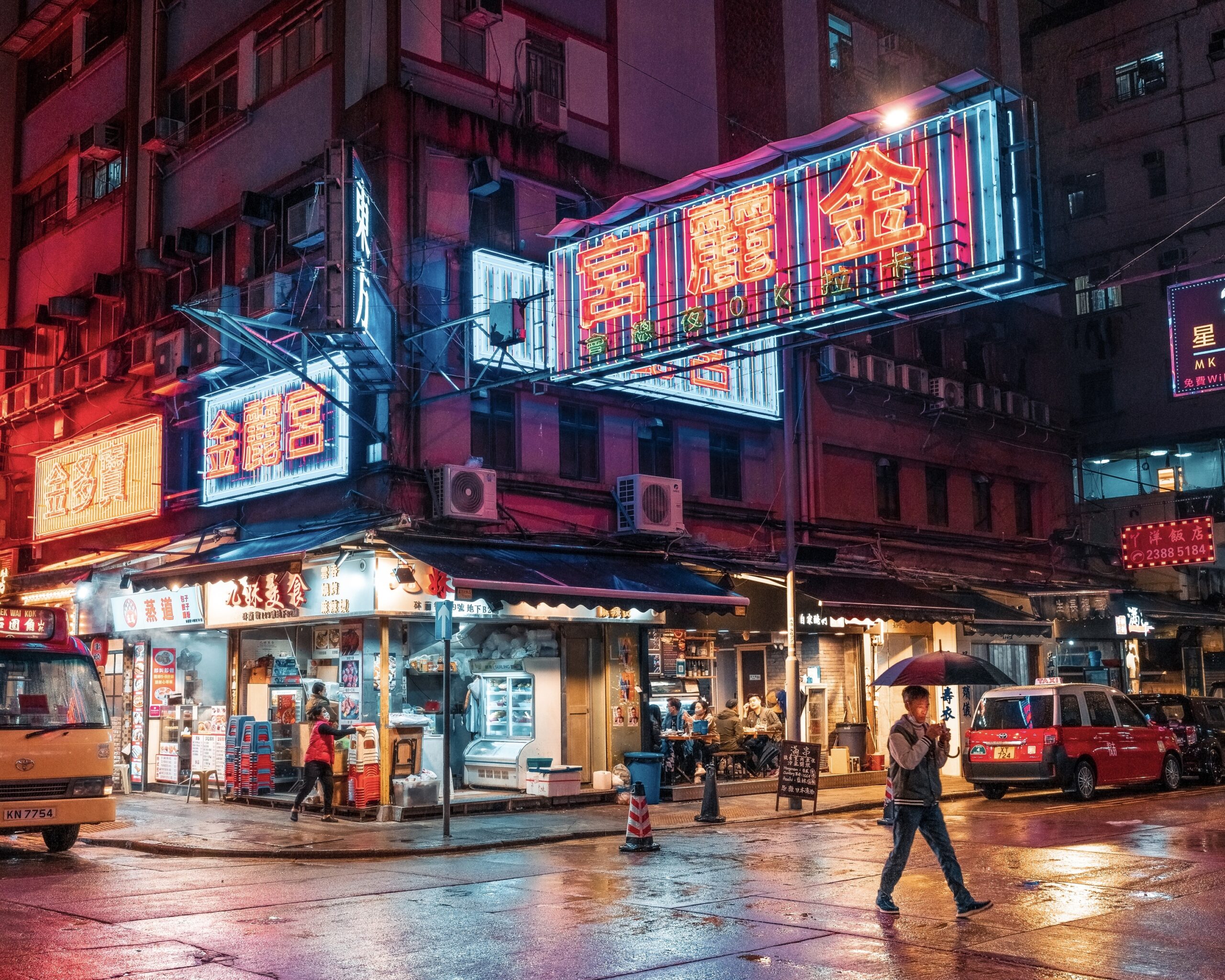 Hong Kong Retail Sales Skyrocket by 19%: A Decade of Growth Boosted by Surge in Visitor Numbers