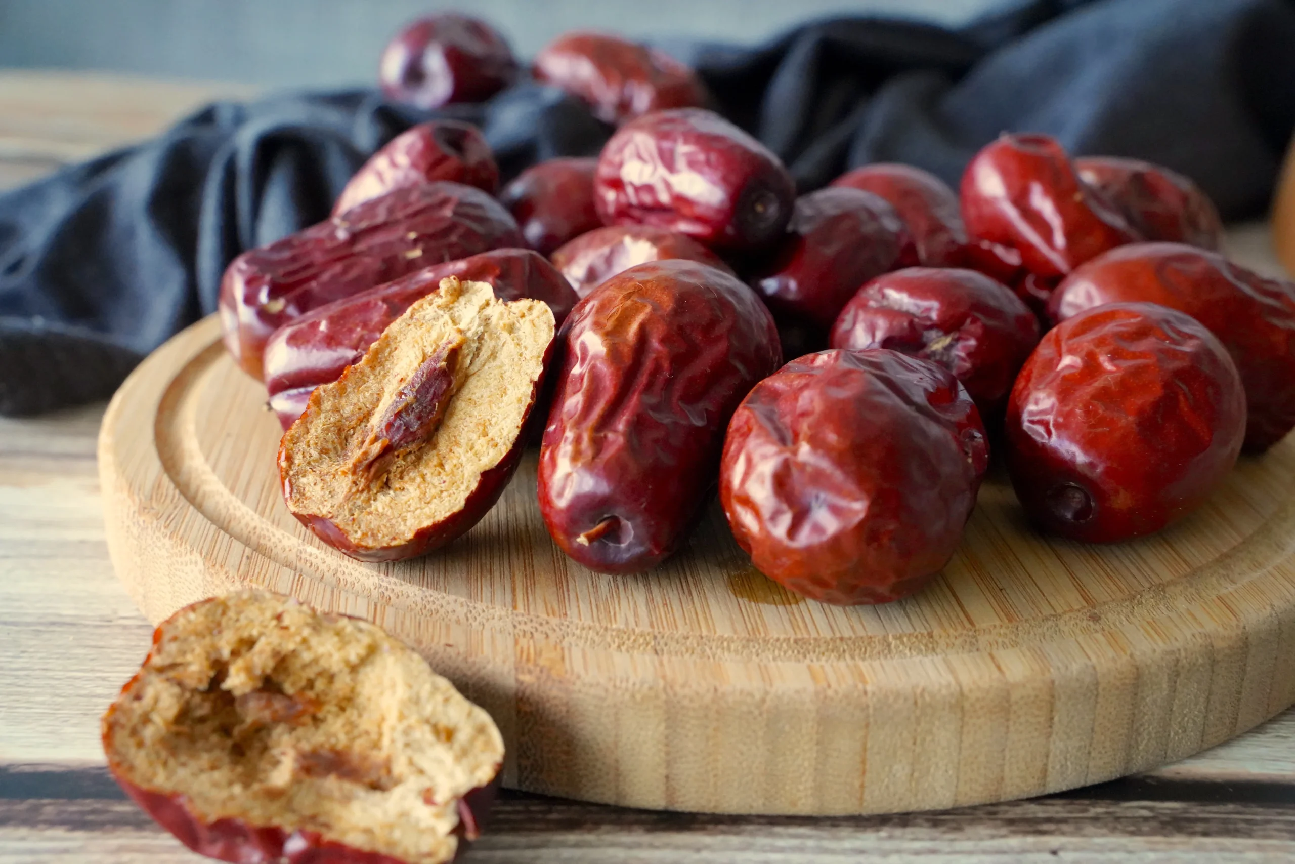 Hanoi Authorities Seize Over 4 Tons of Smuggled Red Dates in Major Bust