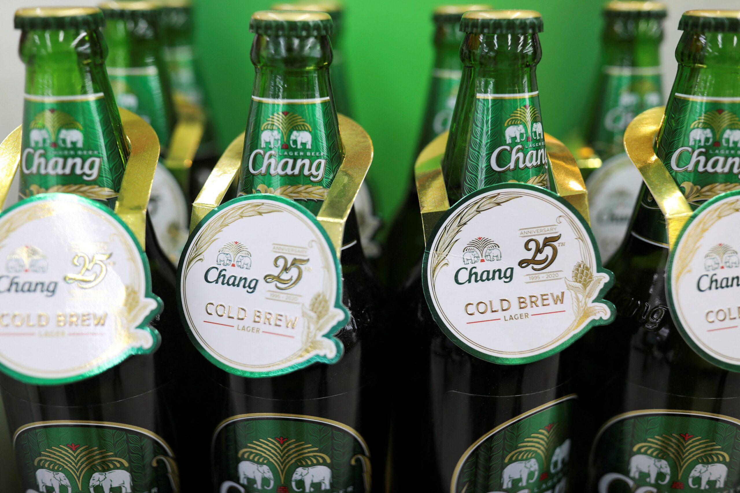 Thai Billionaire Charoen Sirivadhanabhakdi Passes ThaiBev Stake to His Five Children in Strategic Family Move